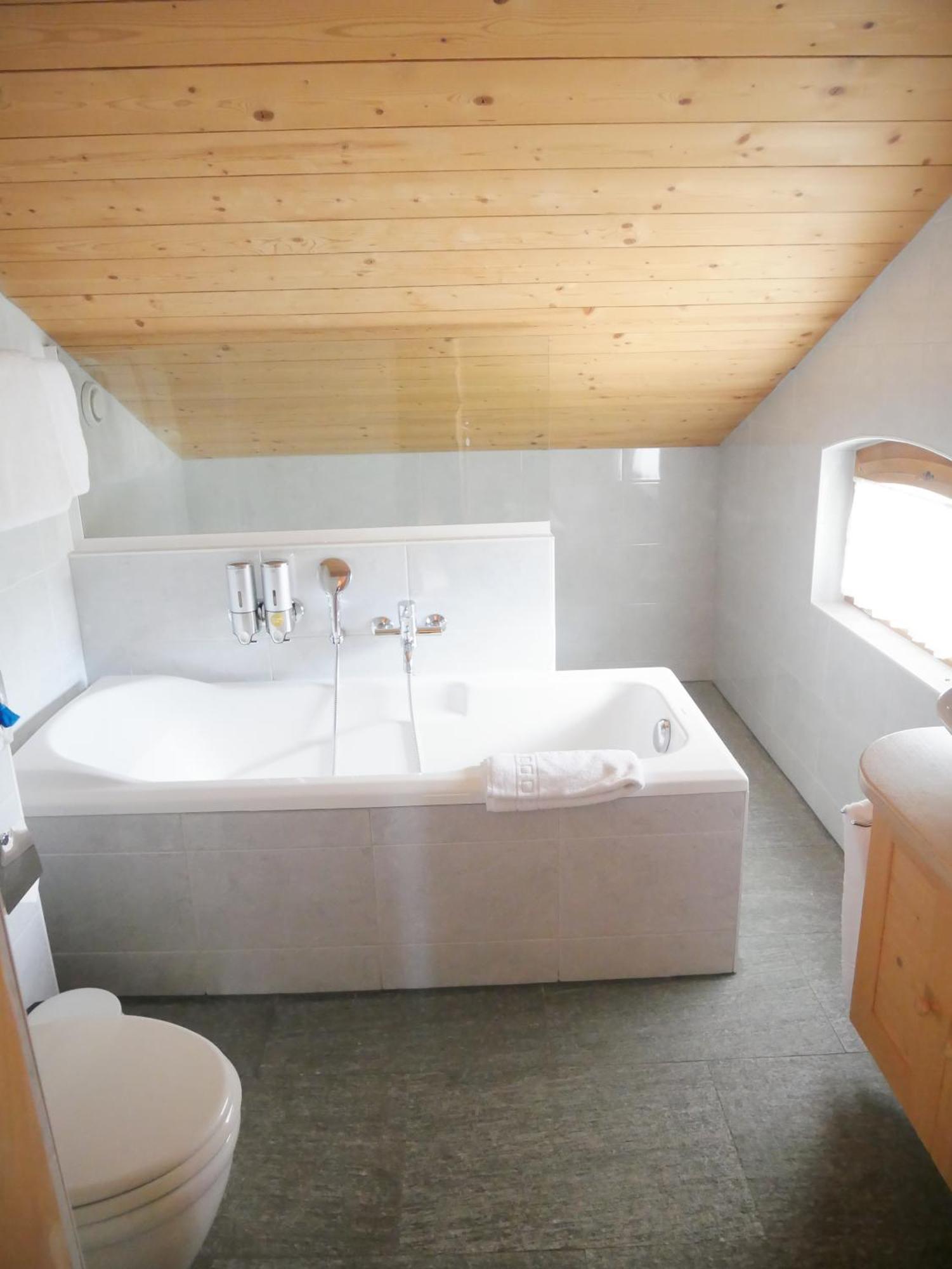 Between Boutique Hotel Chamoson ภายนอก รูปภาพ