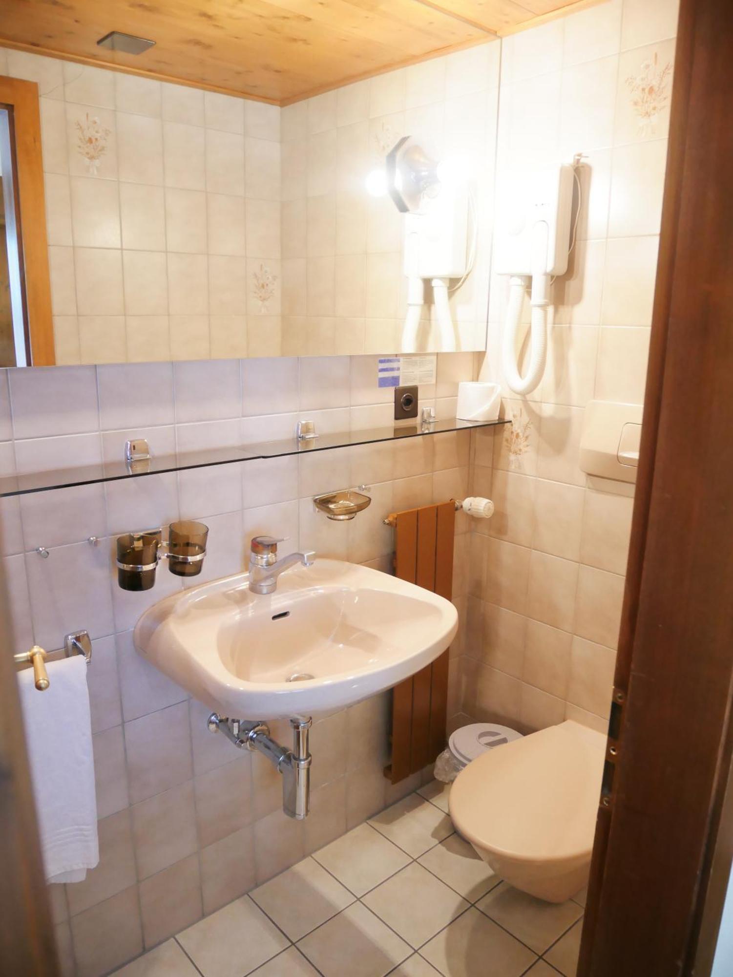 Between Boutique Hotel Chamoson ภายนอก รูปภาพ